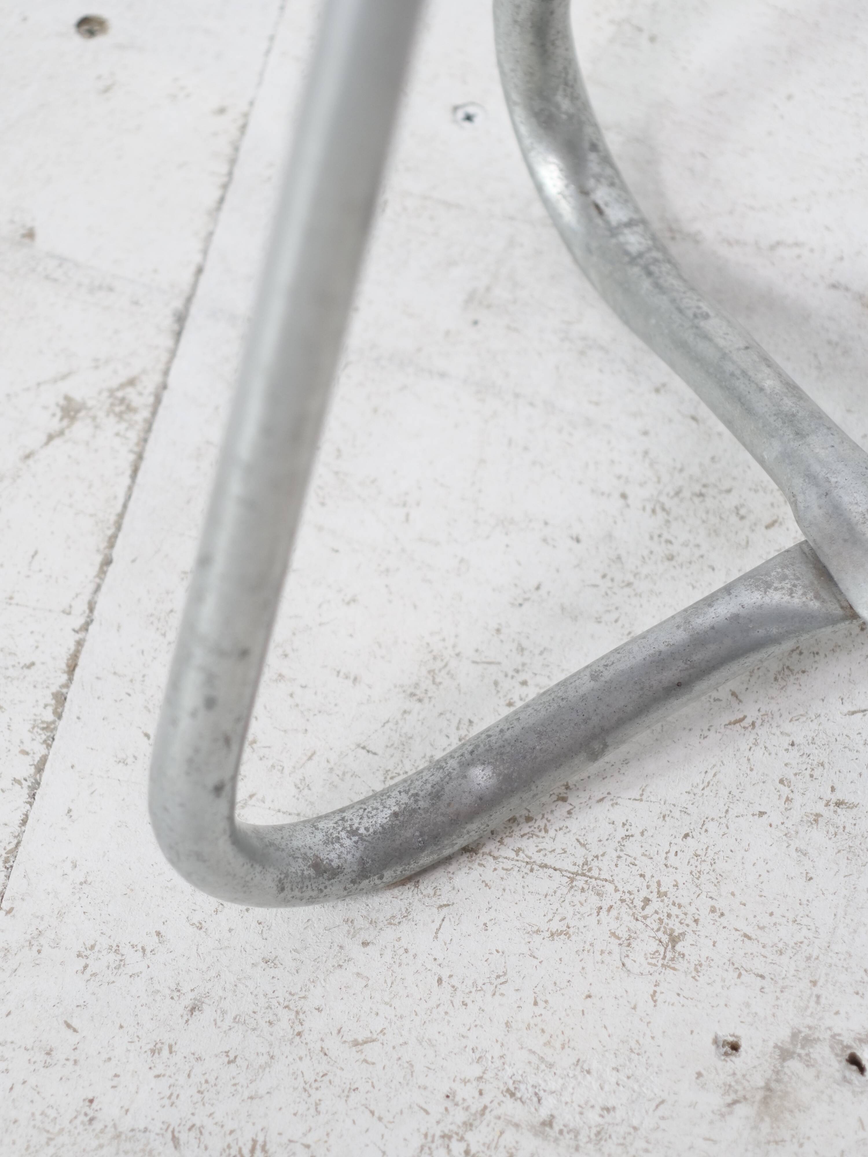 tubular design stool in aluminium cast