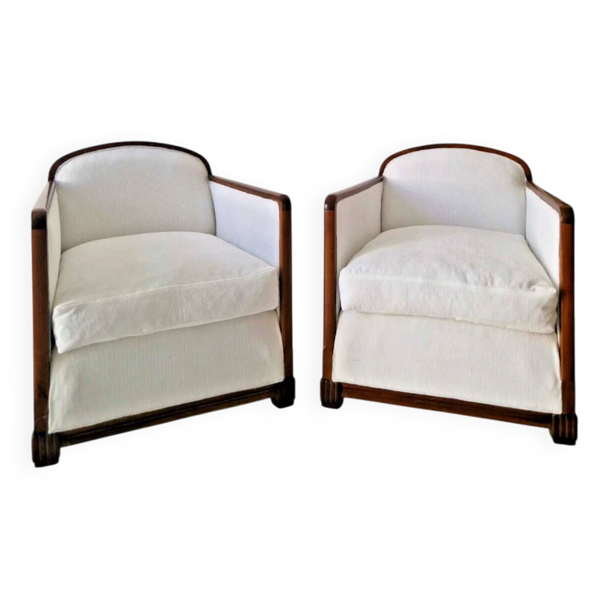 Paire de grands fauteuils Art Déco blancs des années 1950, intérieur moderne du milieu du siècle.