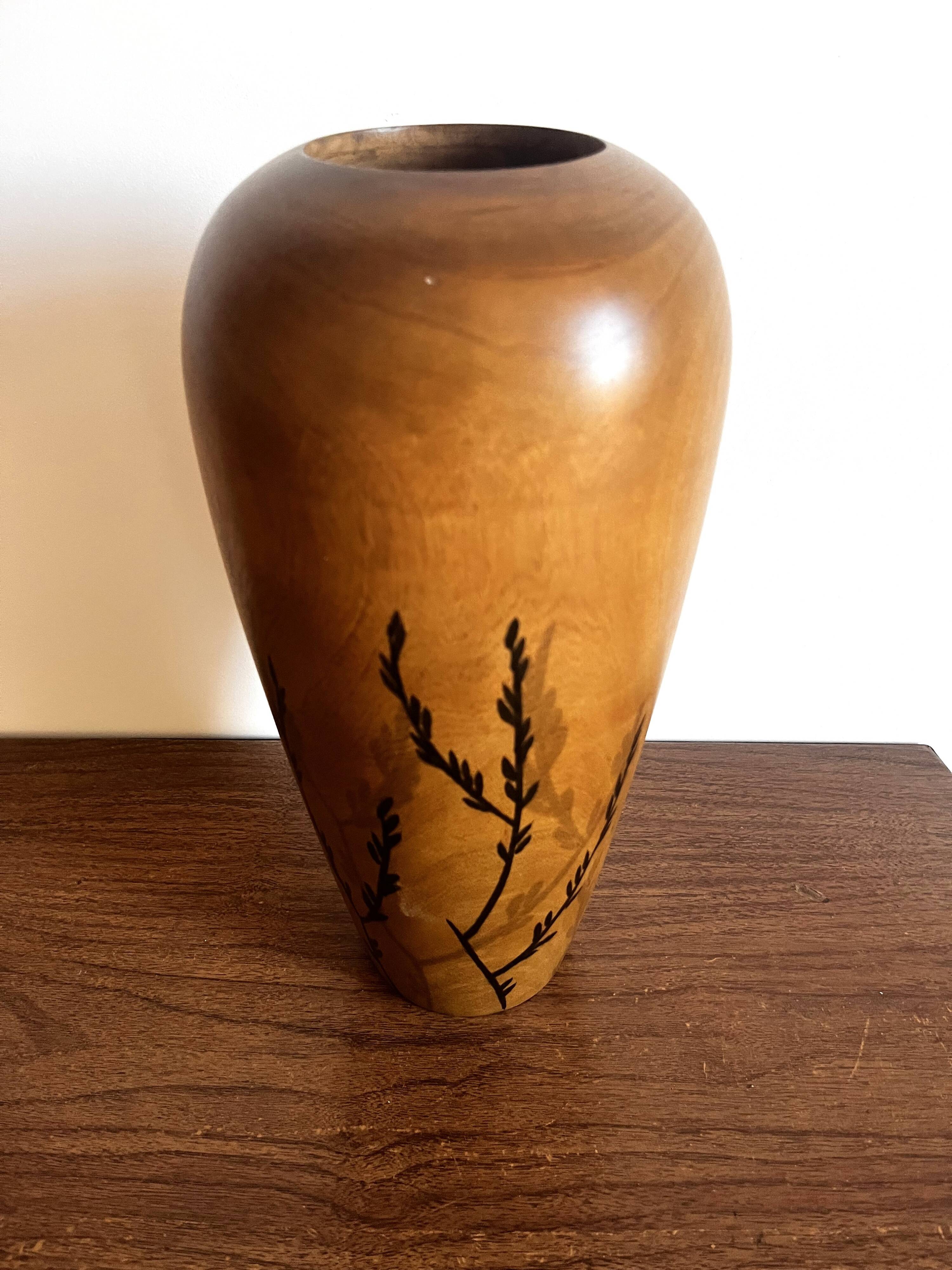 Vase en bois