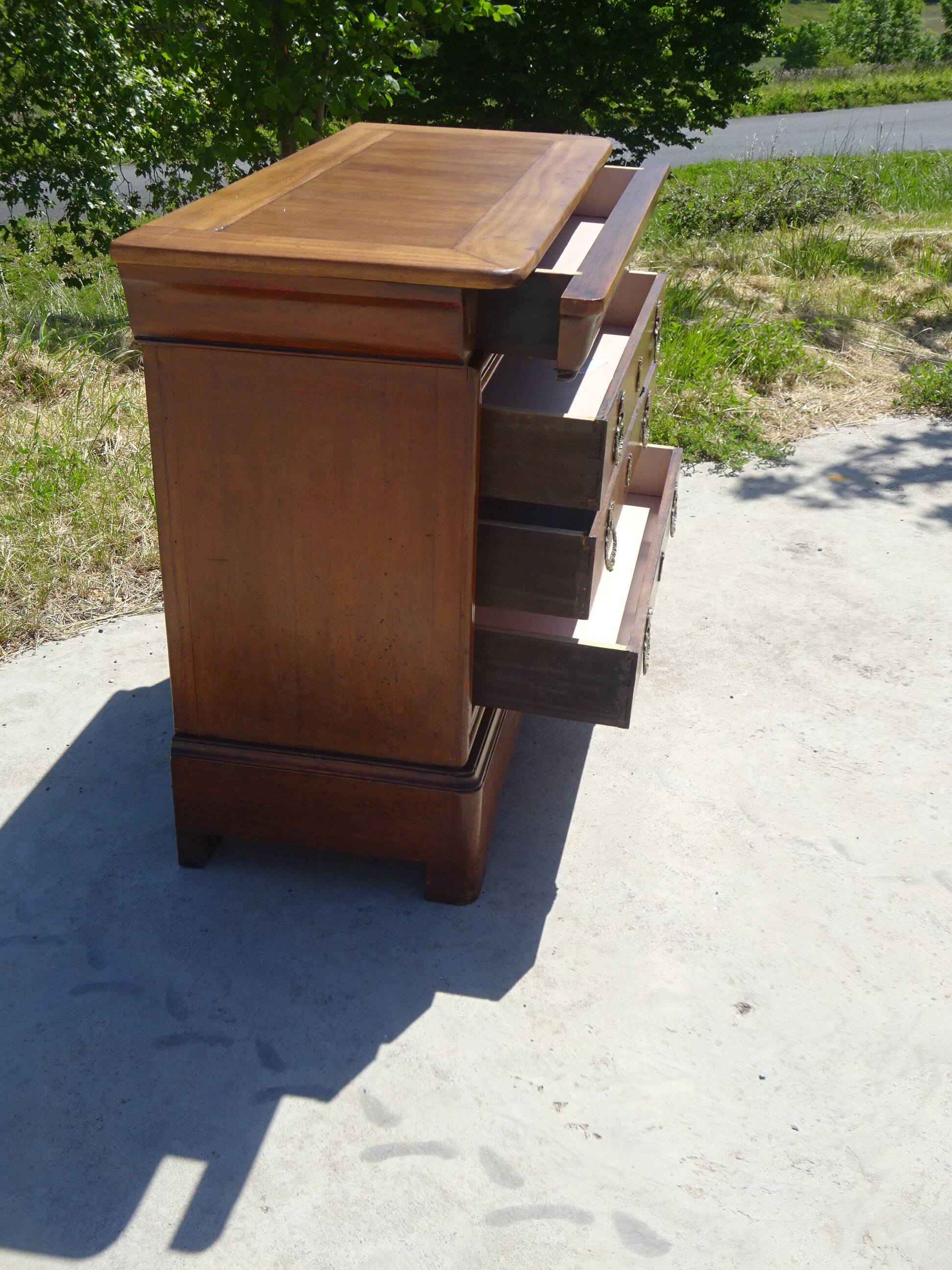 Commode 4 tiroirs, jolies poignées dorées