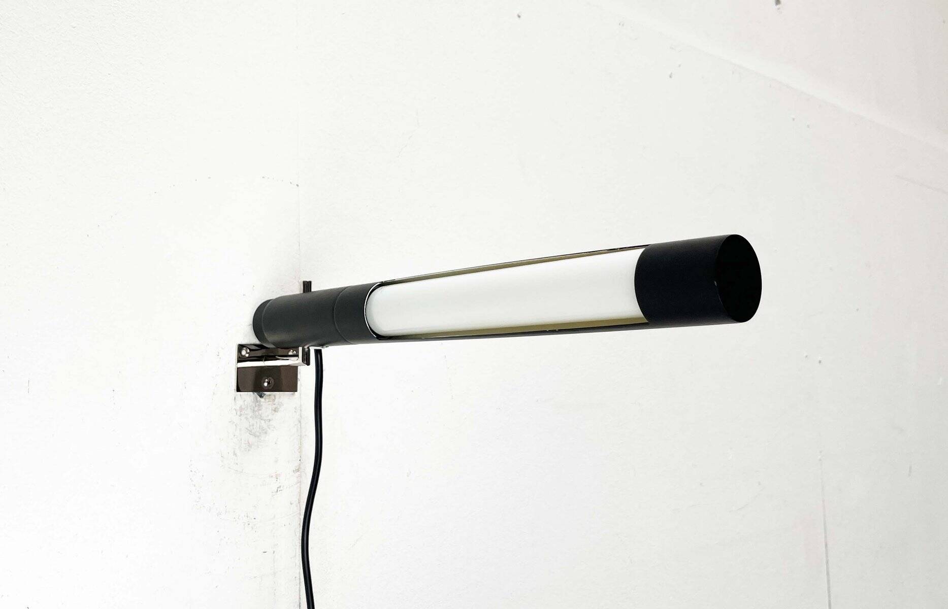 Mid-century minimalist wall lamp attributed to Egon Eiermann for Beisl, 1960s.