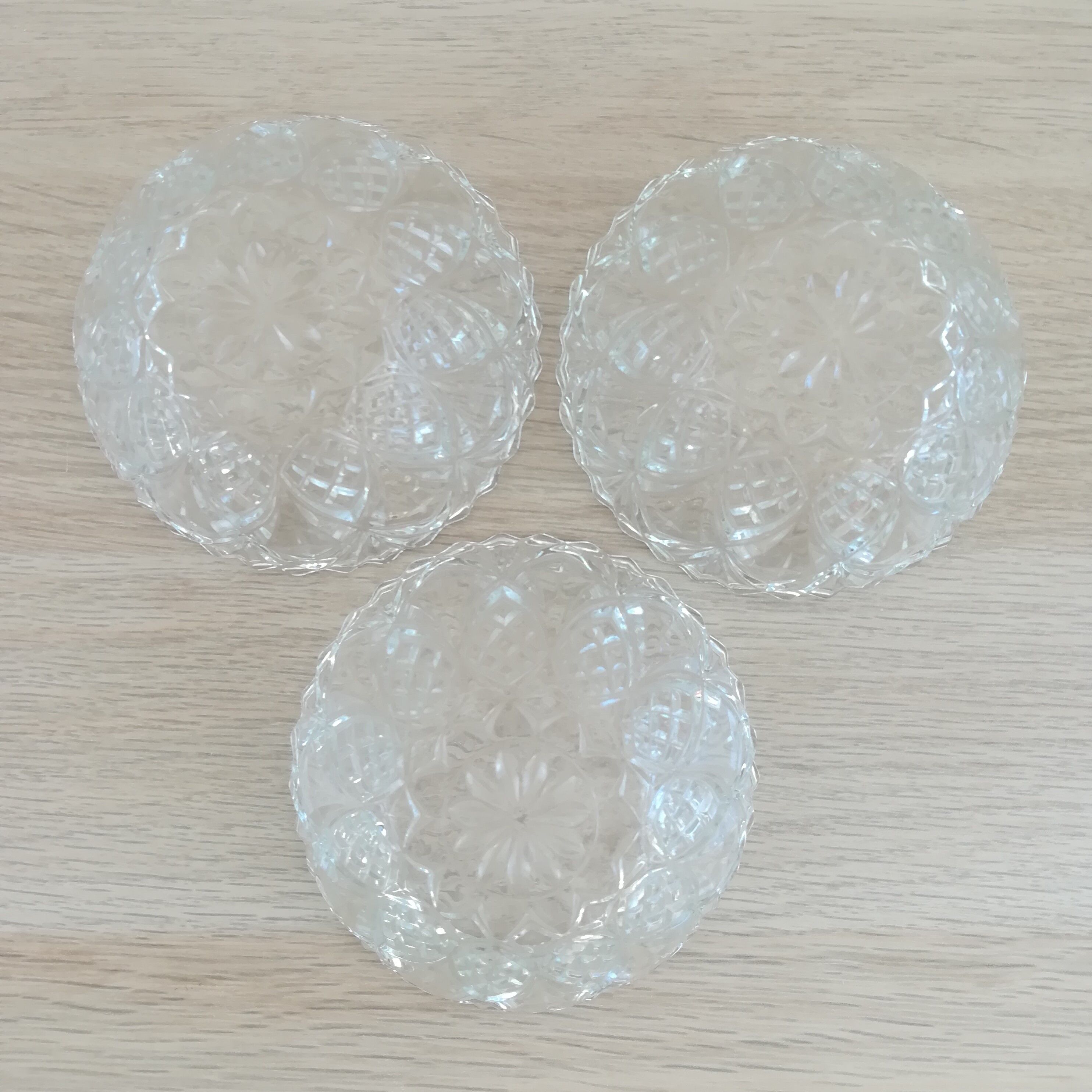 3 ramekins in chiseled glass