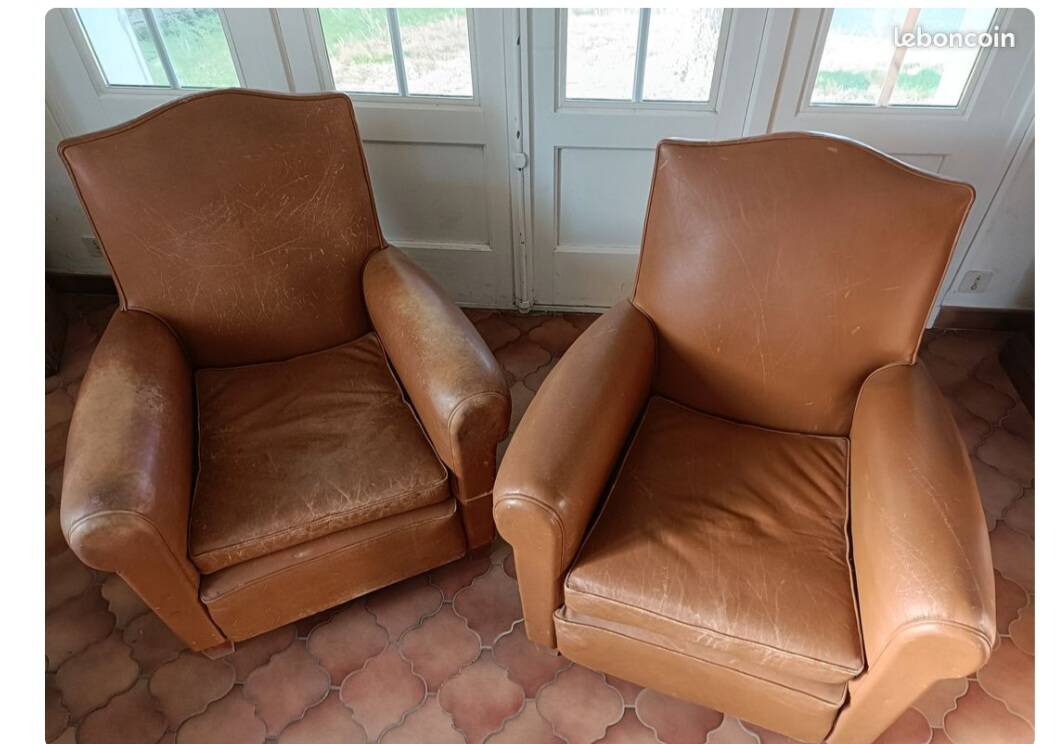 Paire de fauteuils club cuir