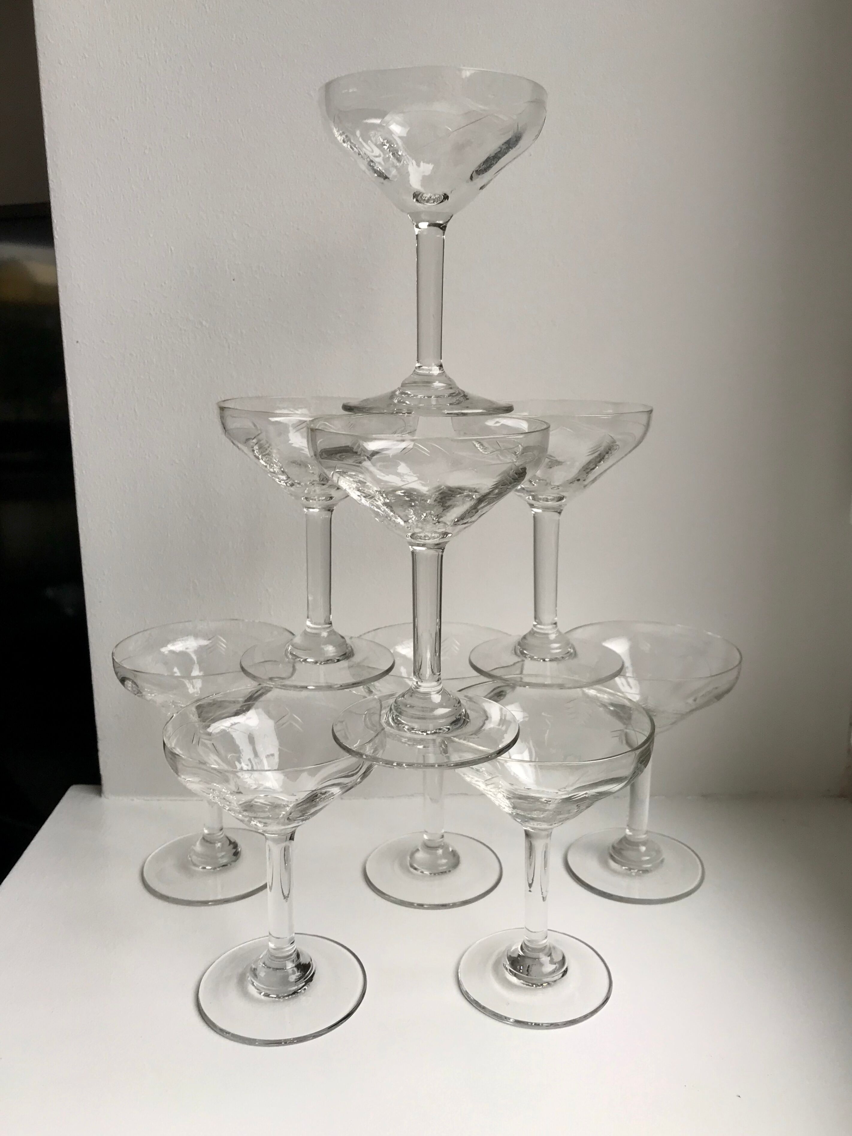 Set of 9 champagne coupettes engraved 40-50 years