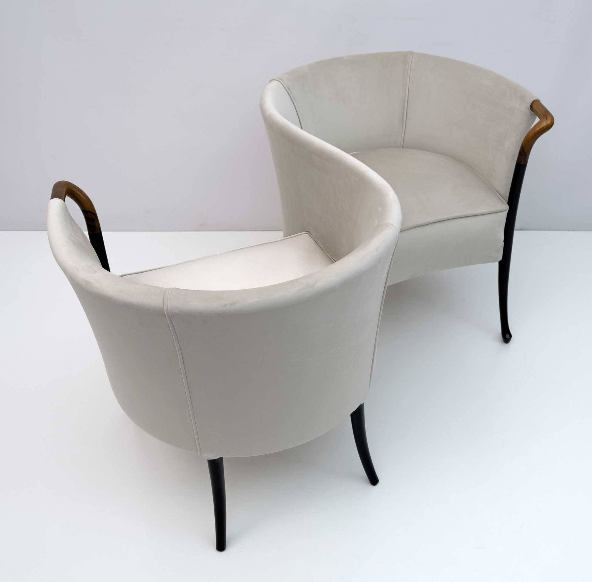 Rare Giorgetti Italian Velvet Conversation Sofa "Progetti", 1980s