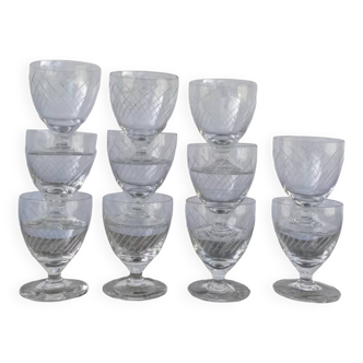 10 verres à pied en cristal gravés