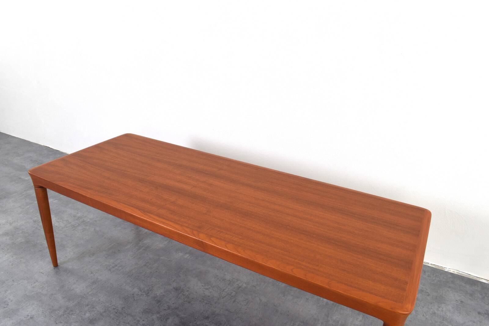 Table basse en teck danois du milieu du siècle par Johannes Andersen pour CFC Silkeborg