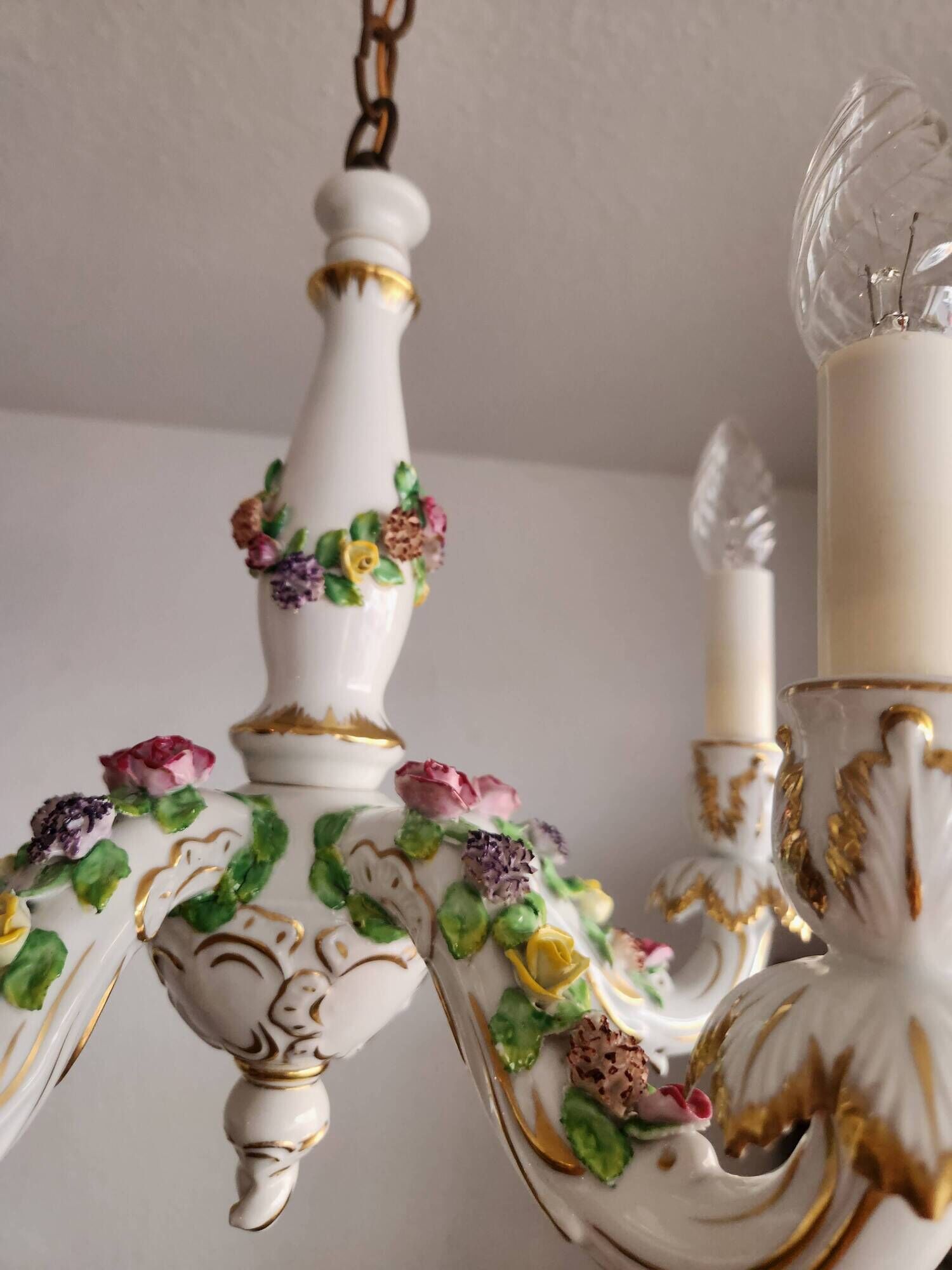 Handgeformt vergoldet vintage Porzellan Kronleuchter Capodimonte 1960er