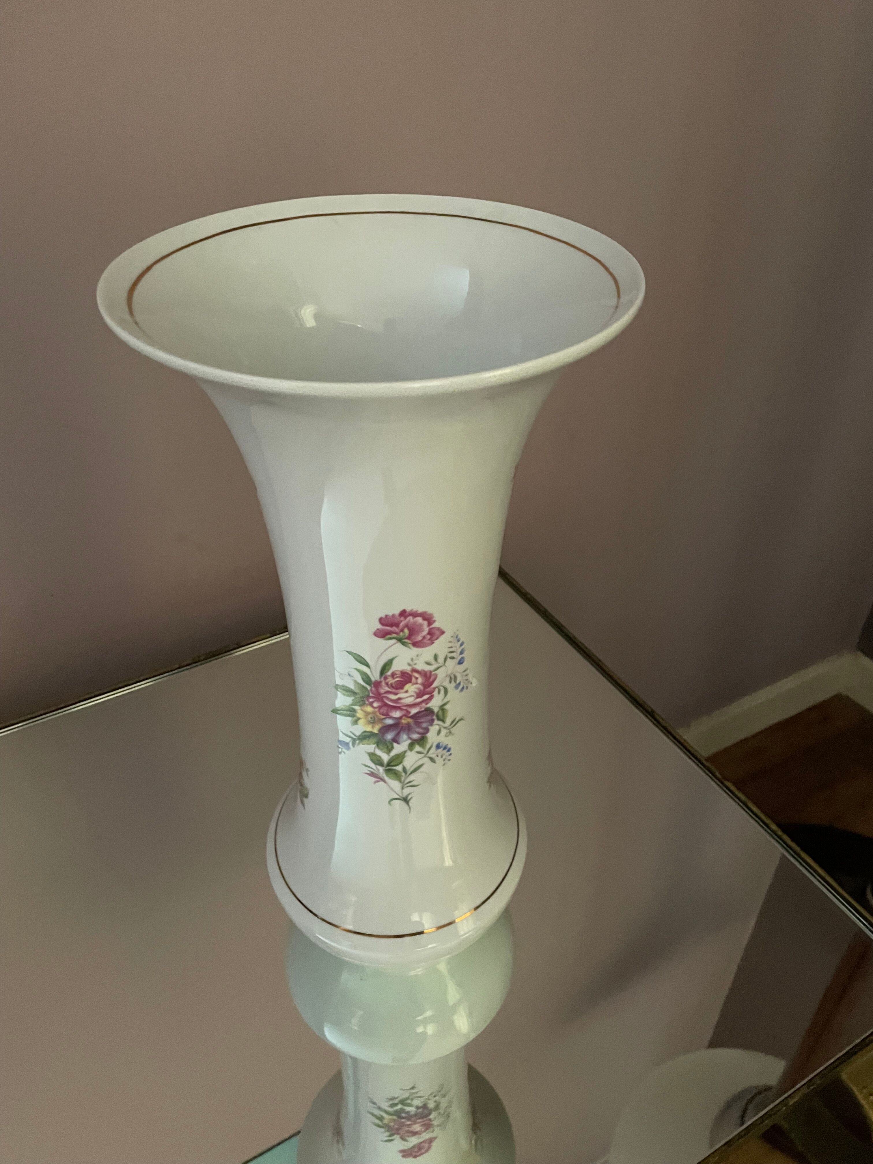 Large Hollohàza porcelain vase with floral motifs