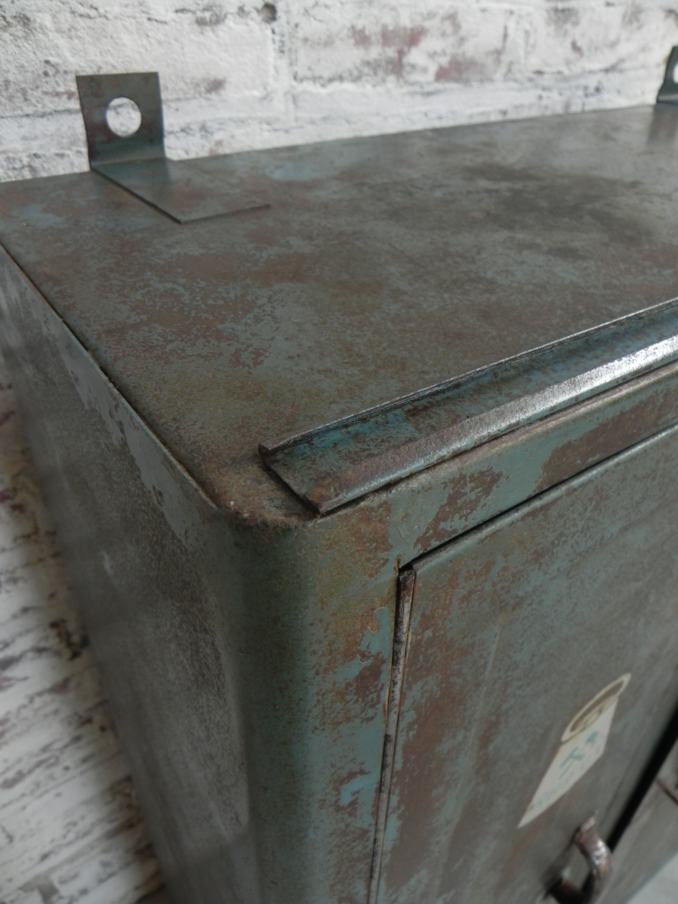 Industrial steel tool cabinet, hanging model, HR and Co