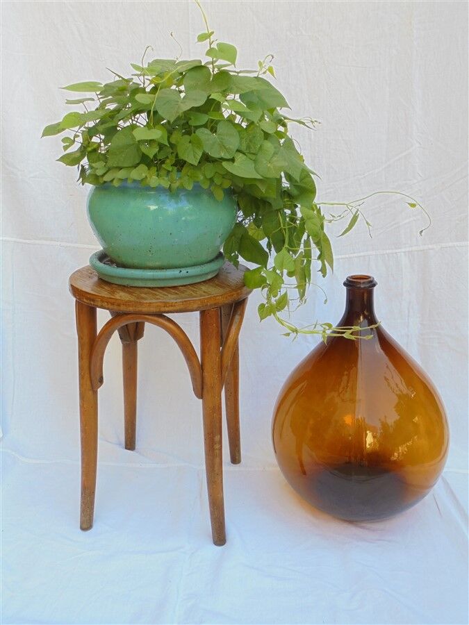 Demijohn in amber glass