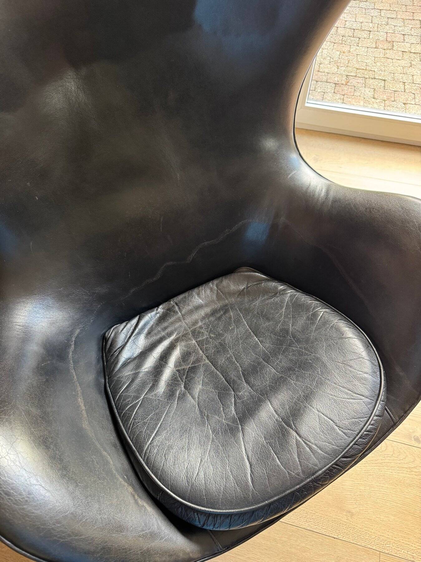 Fritz Hansen - Arne Jacobsen - Lounge chair with ottoman - Egg Chair