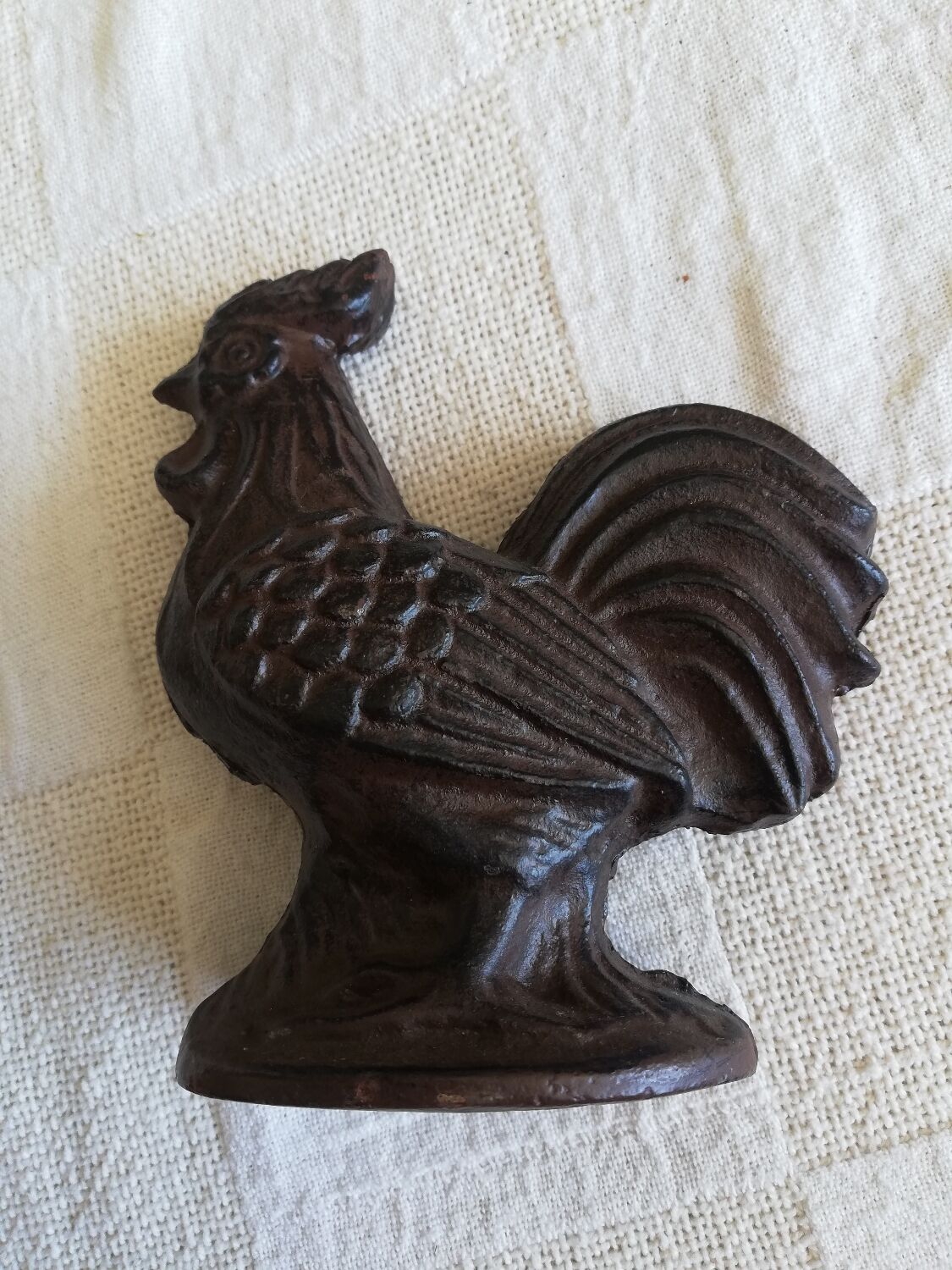 Decorative cast iron rooster bookend