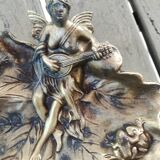 Art Nouveau pocket emptier/Woman with mandolin on vine leaves in spelter