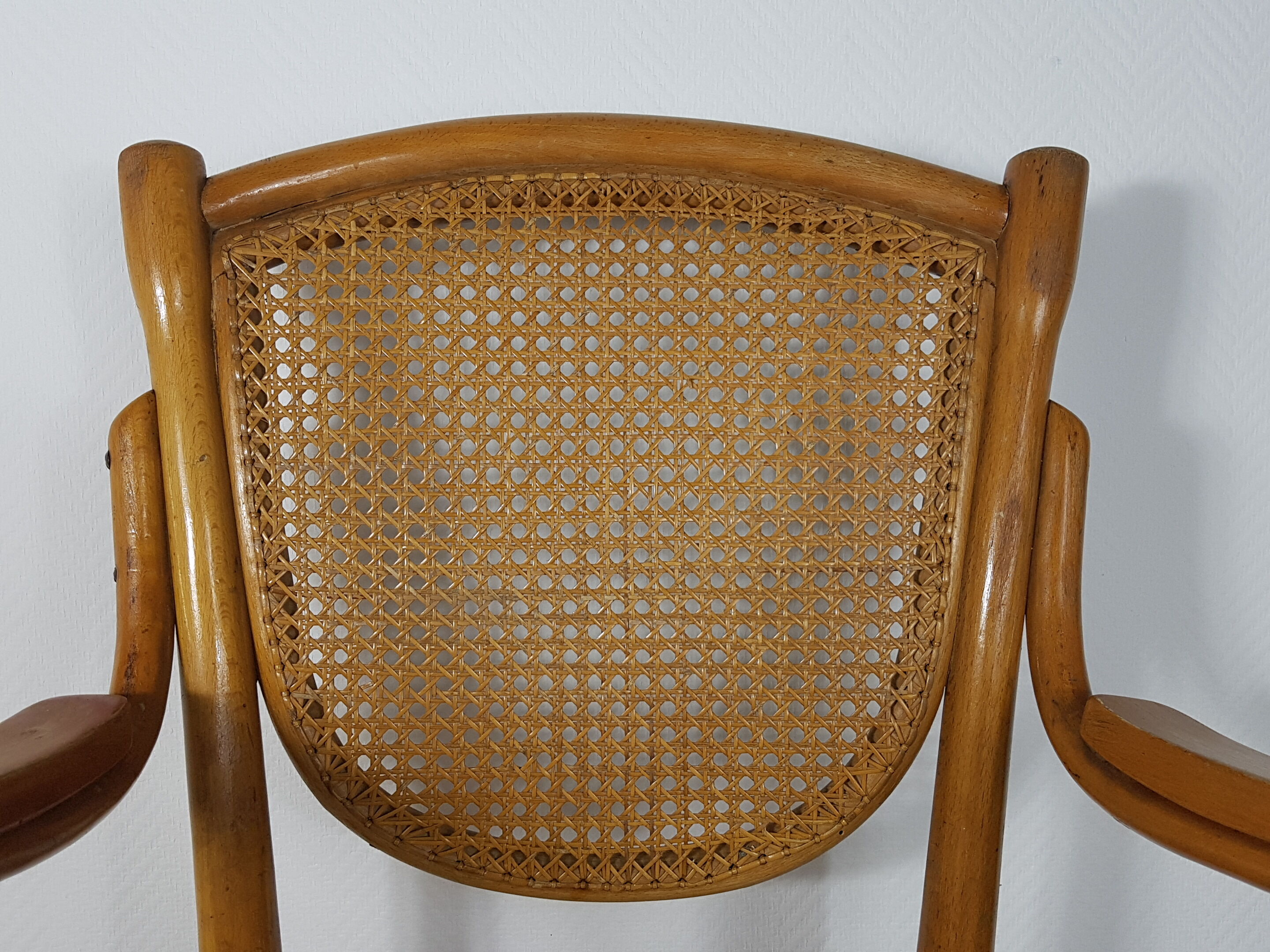 Fauteuil assise et dossier en cannage étiquette de Thonet ref sl02