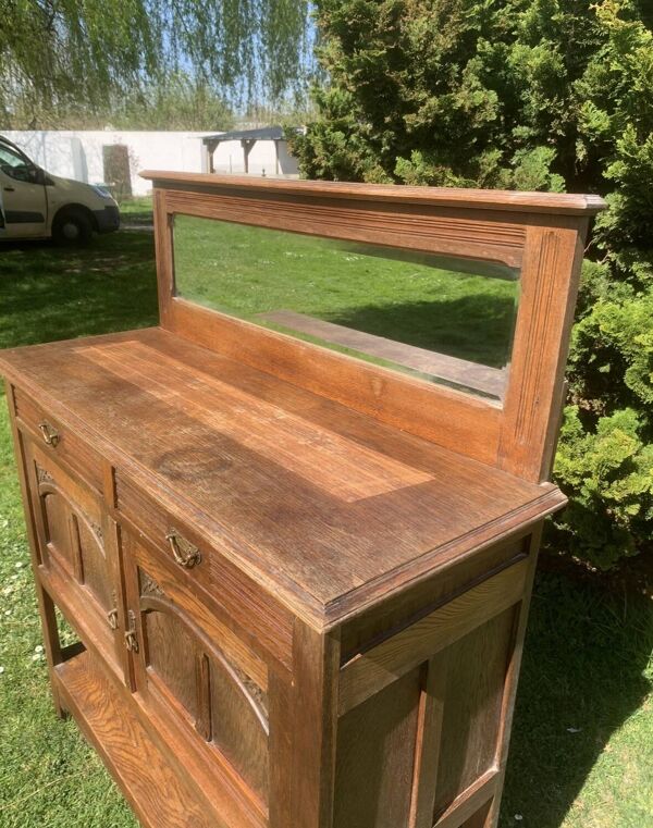 Buffet ancien en bois massif avec miroir — style Art Nouveau