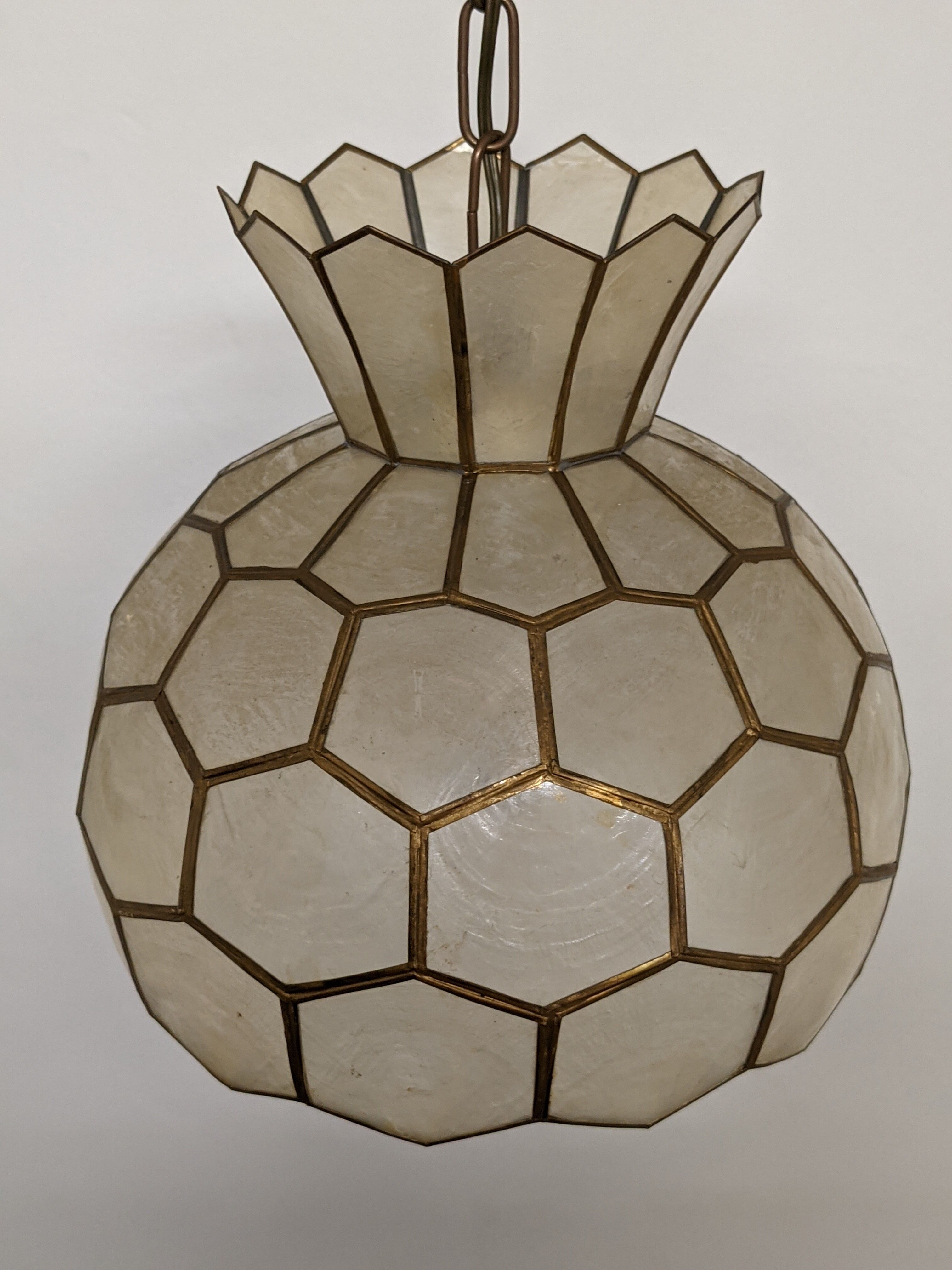 Mother-of-pearl suspension of the 70s