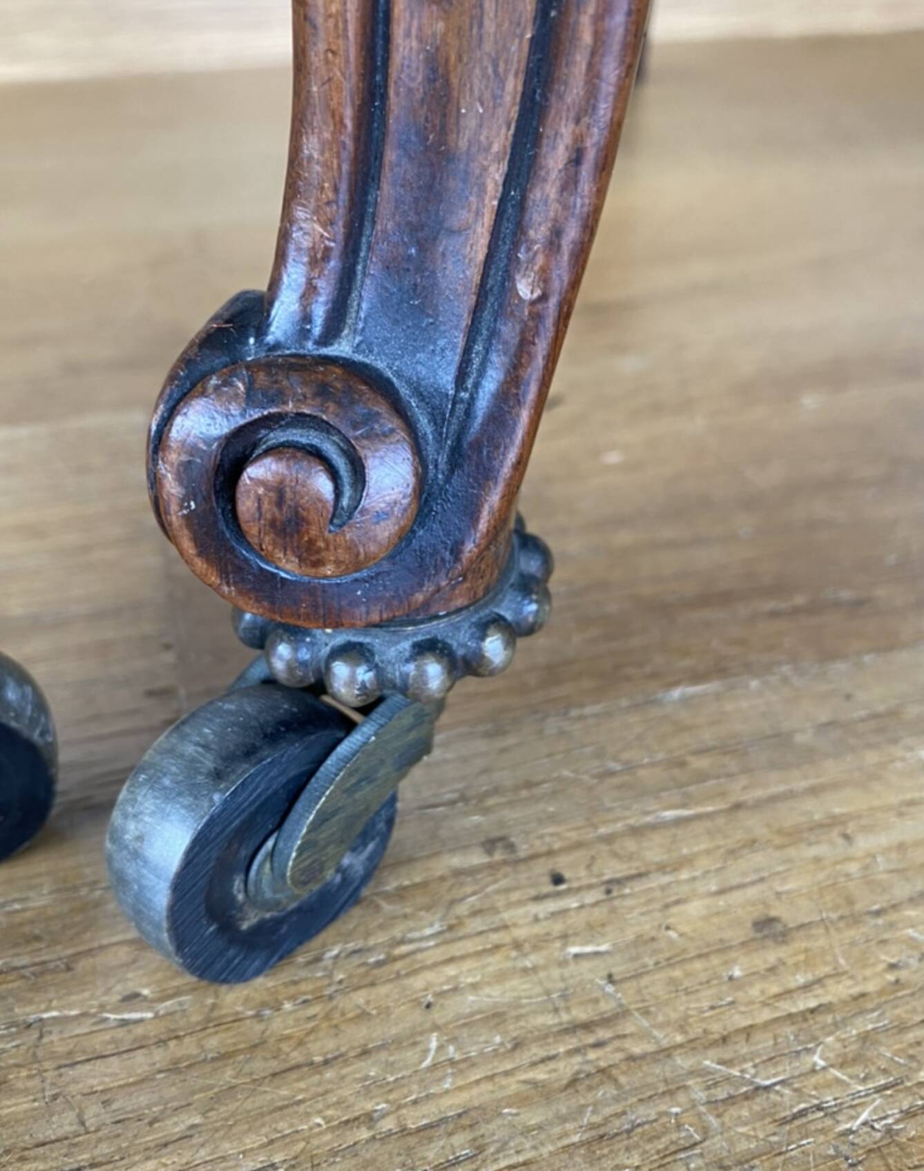 Louis-Philippe chairs carved in mahogany
