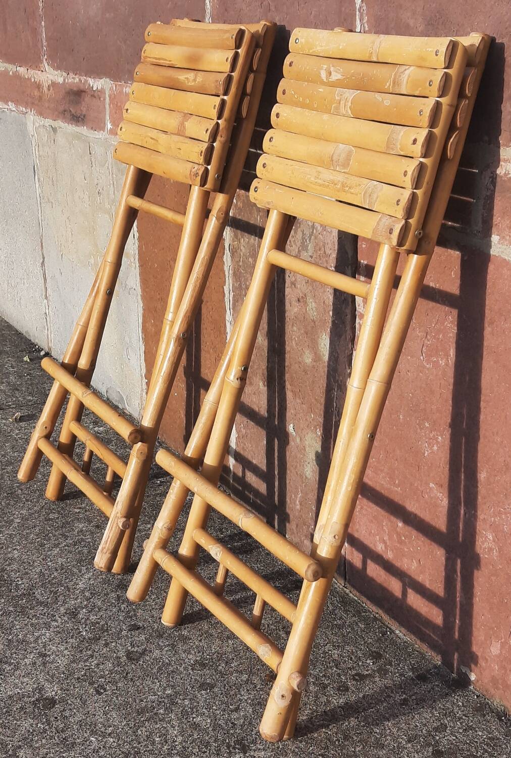 Bamboo counter or bar. (With 2 folding high chairs)