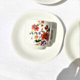 A set of 4 cups and vintage saucers in fine porcelain of the brand m and s