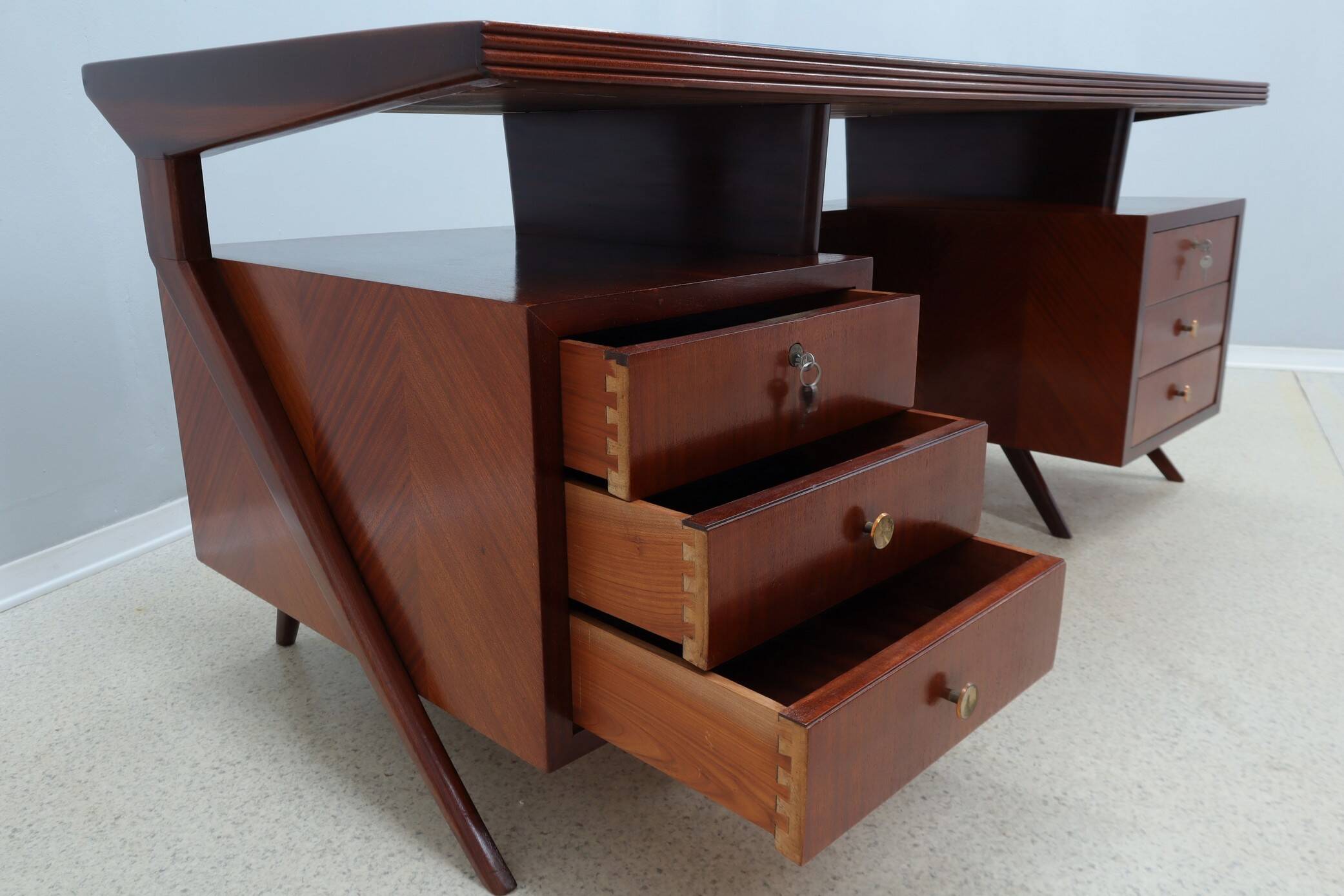 Bureau courbé vintage de design italien 1950