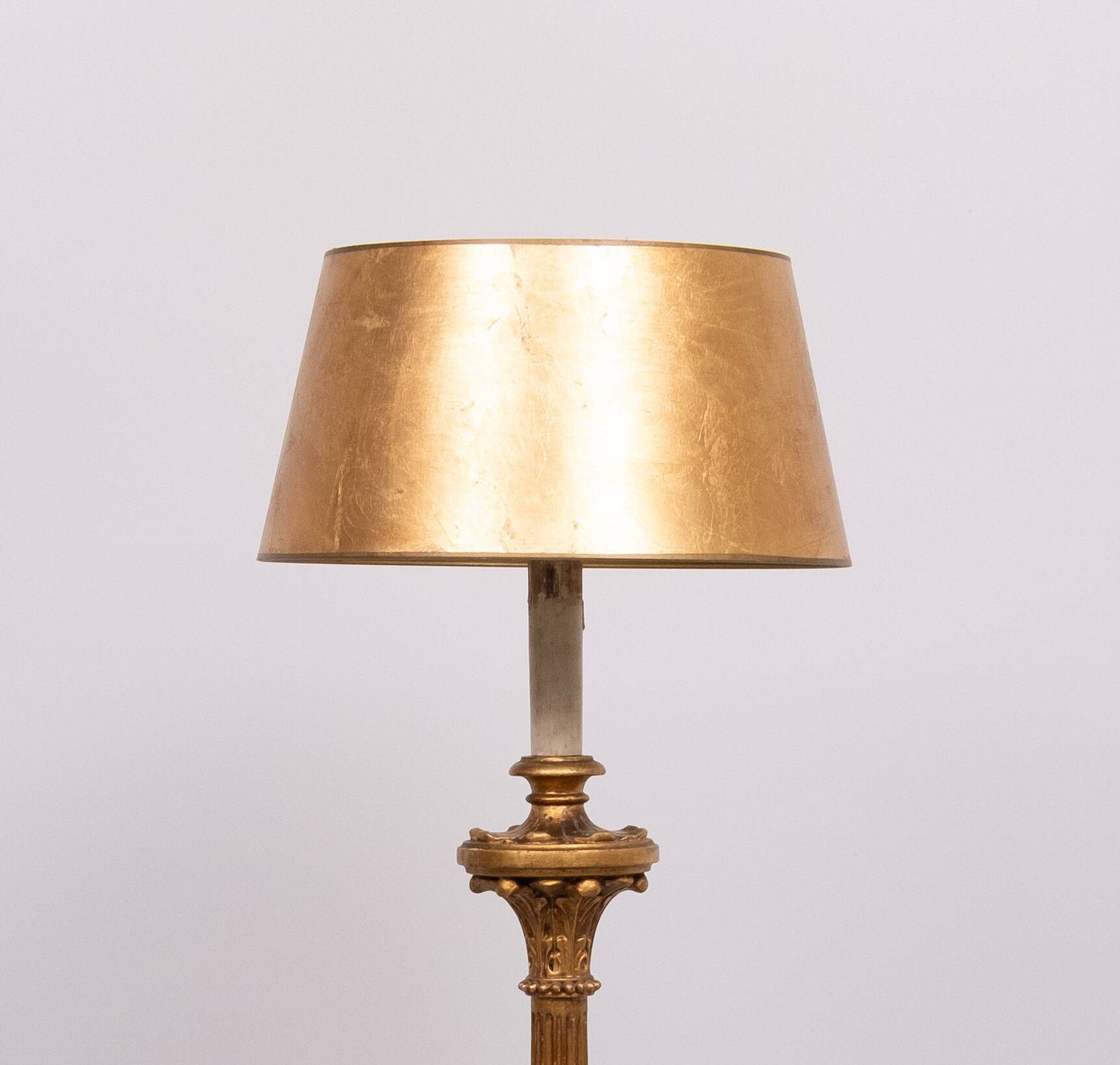 Lampadaire italien rococo en bois doré, années 1950
