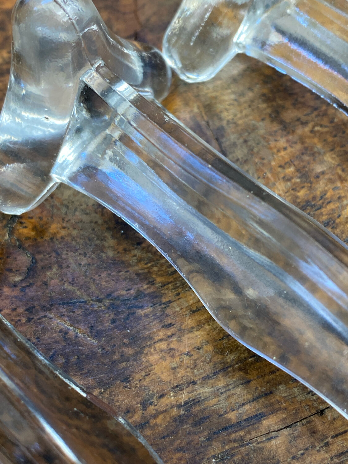 Glass knife holder