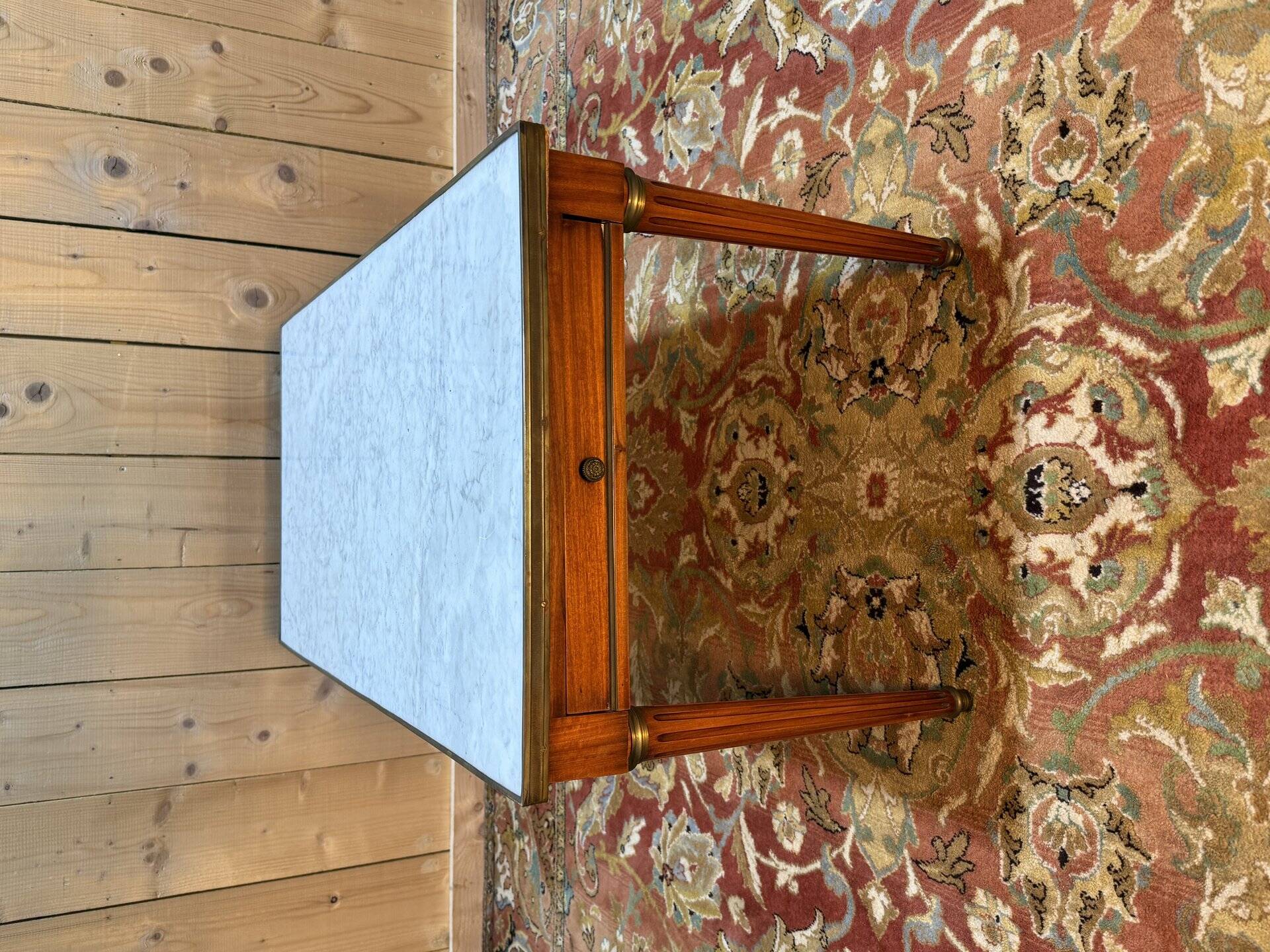 Table basse de style Louis XVI en merisier en marbre de Carrare