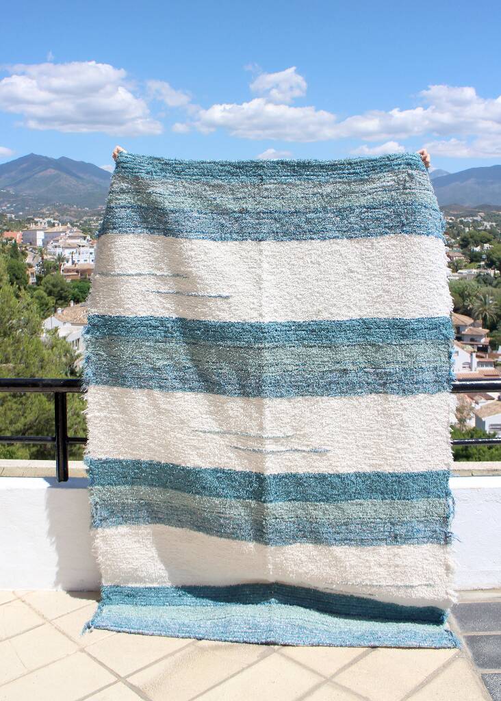 Handwoven recycled cotton rug - 140 x 200 cm