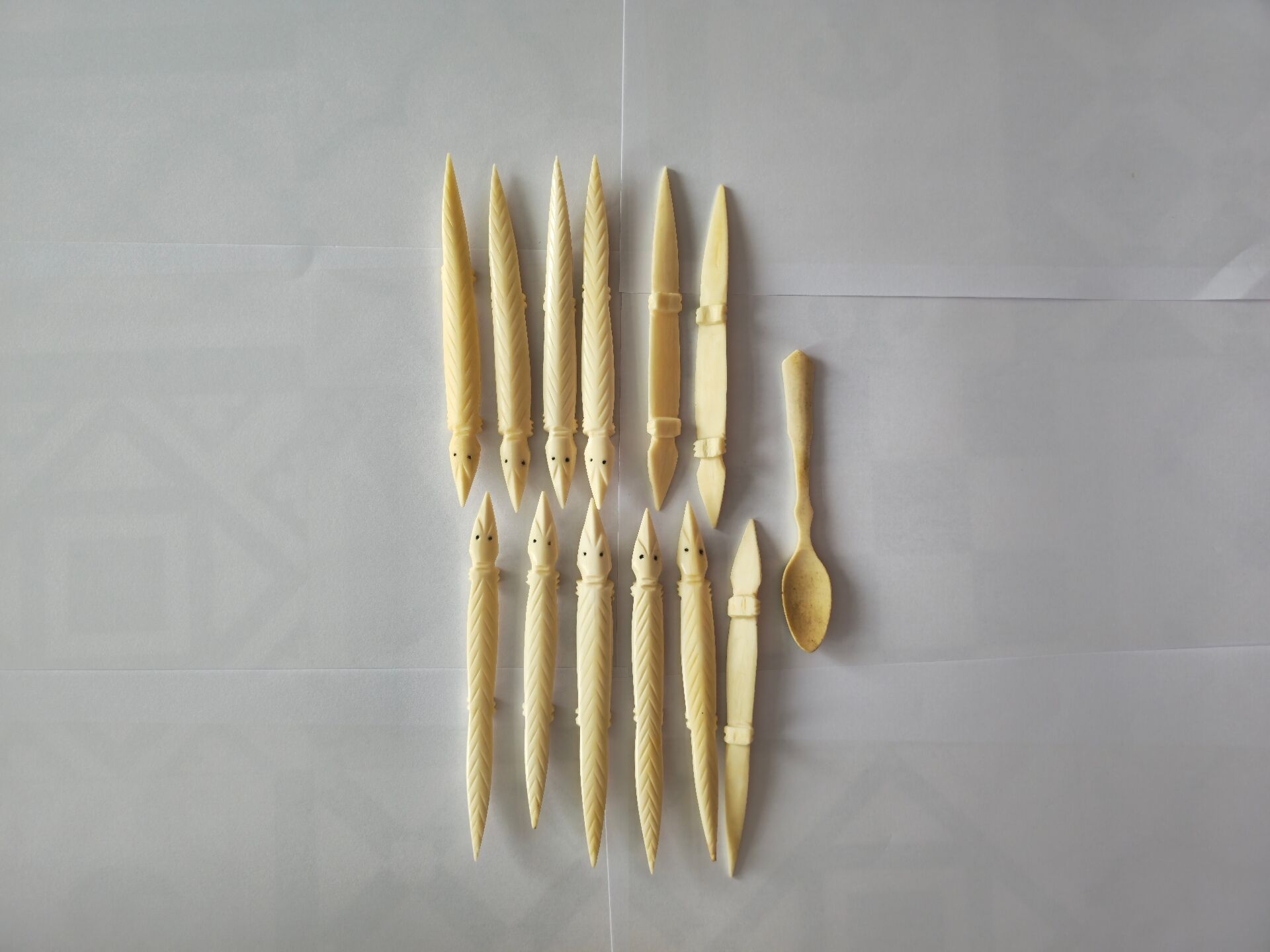 Bone knife holder