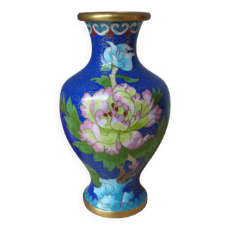 Ancien petit vase bleu en laiton cloisonné motif fleurs pivoine rose