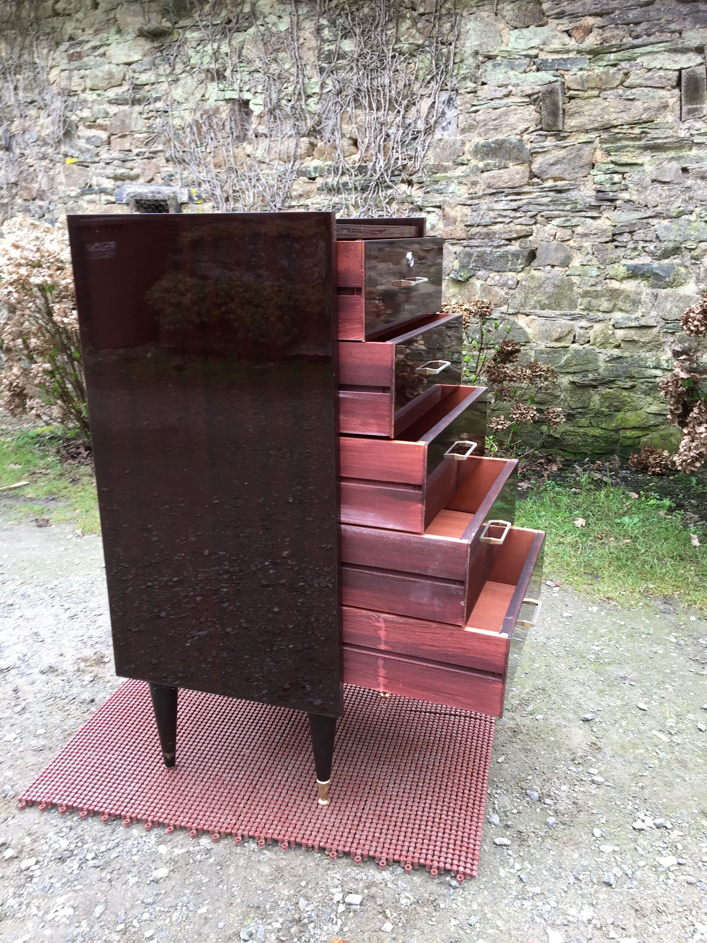 Vintage rag chest of drawers in varnished mahogany