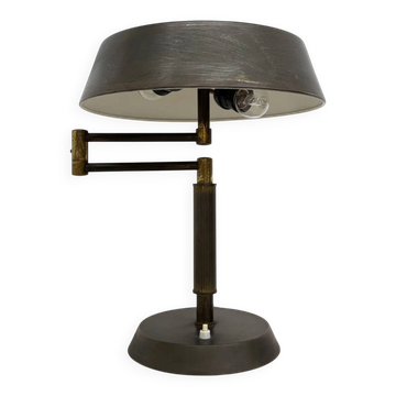 Lampe de bureau en laiton italien des années 1940 avec bras pantographe.