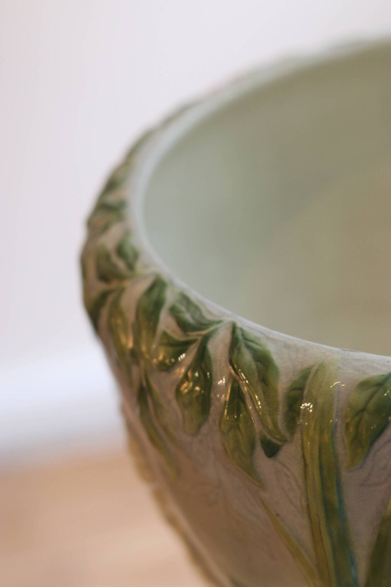 Cache-pot in earthenware Art Nouveau, Saint-Clément factory, around 1900.