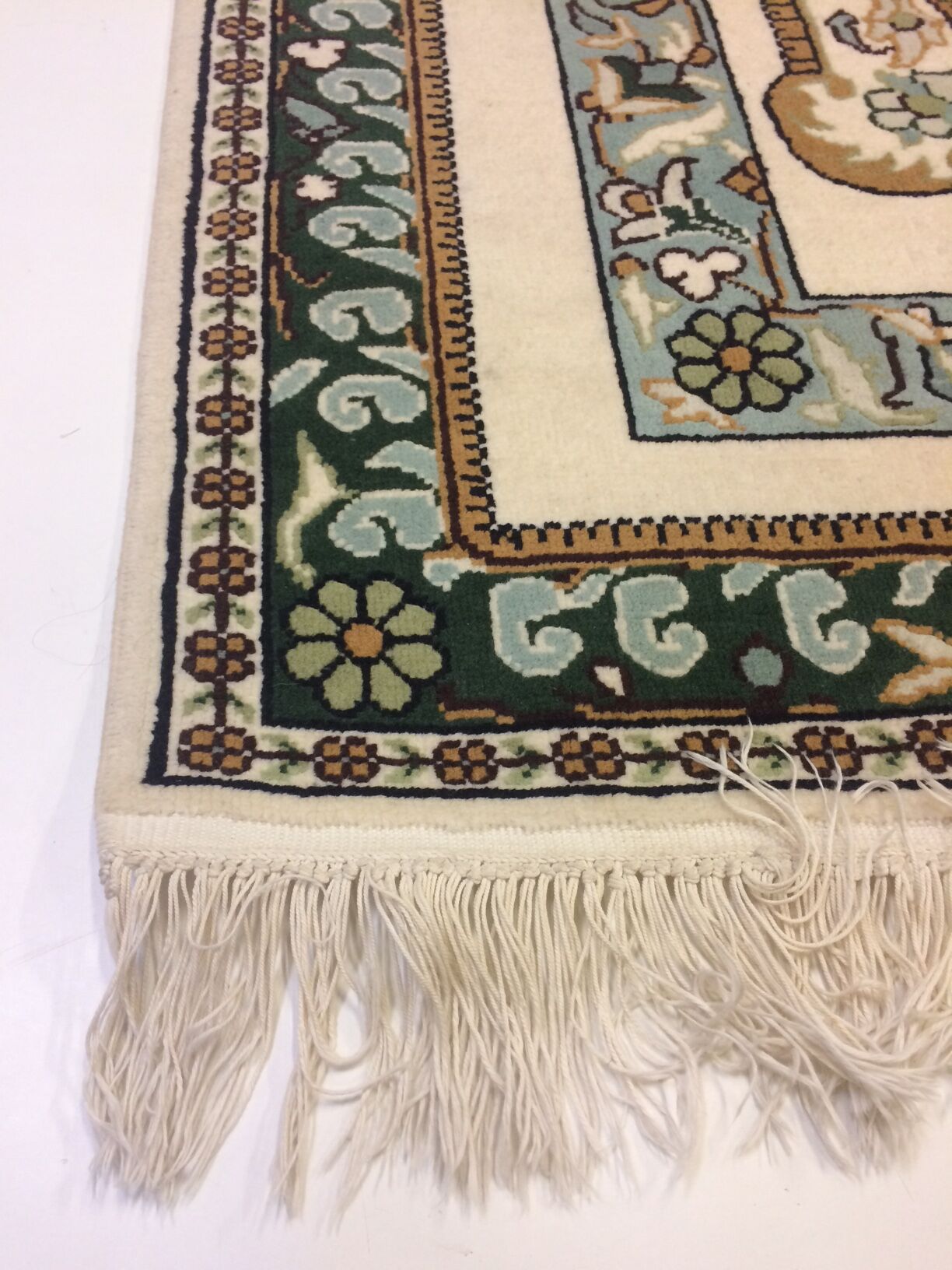 Handmade Tunisian rug - 181x124 cm