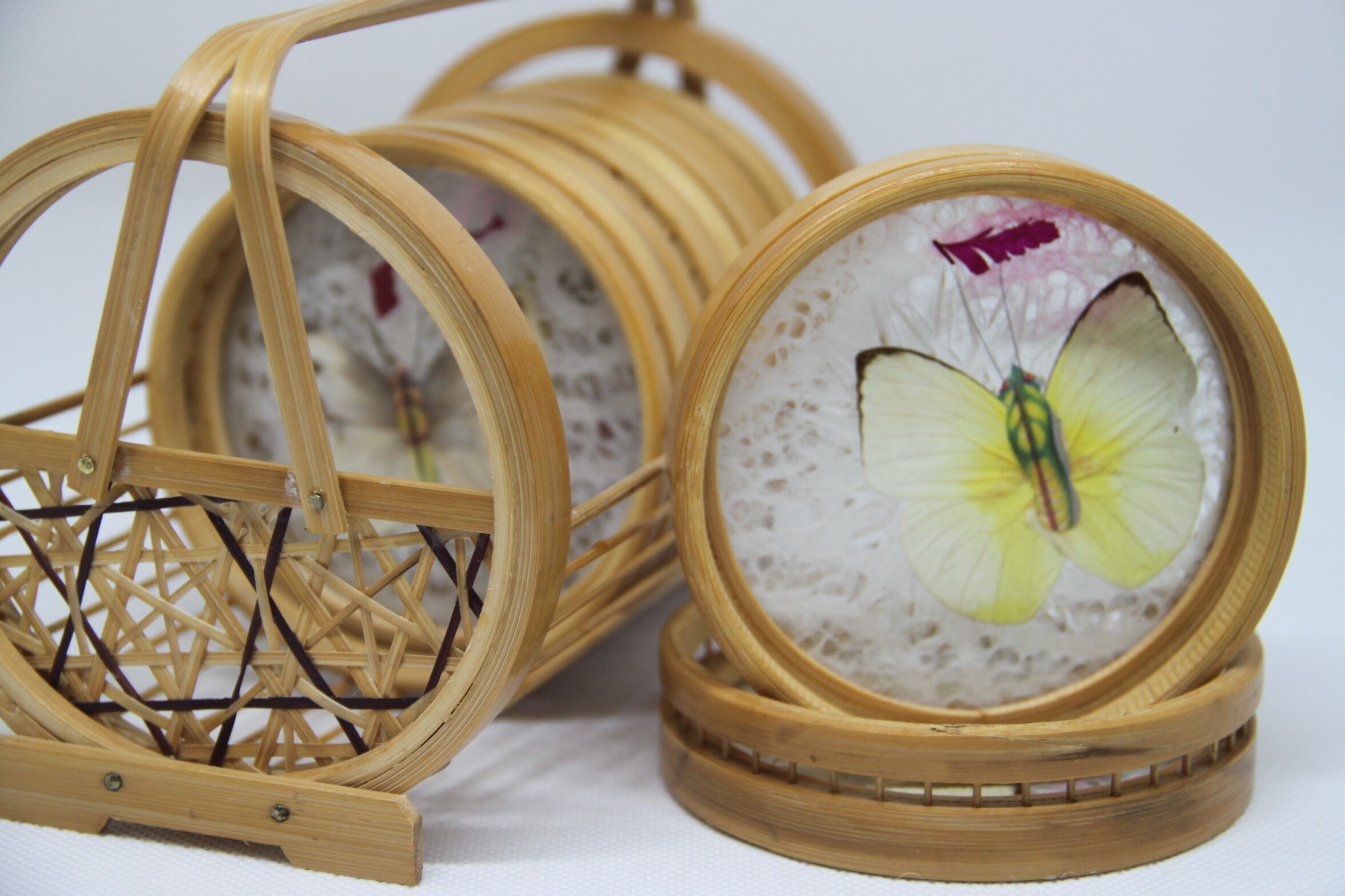Rattan butterfly coaster door