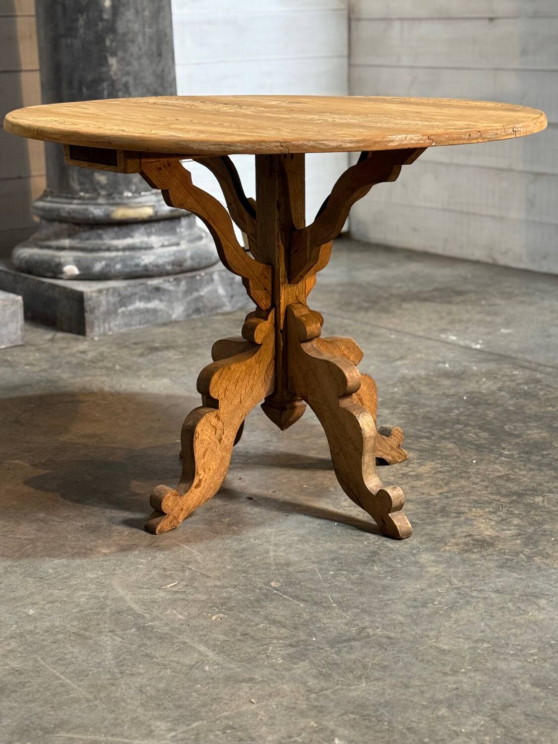 Round table in pitch pine and oak