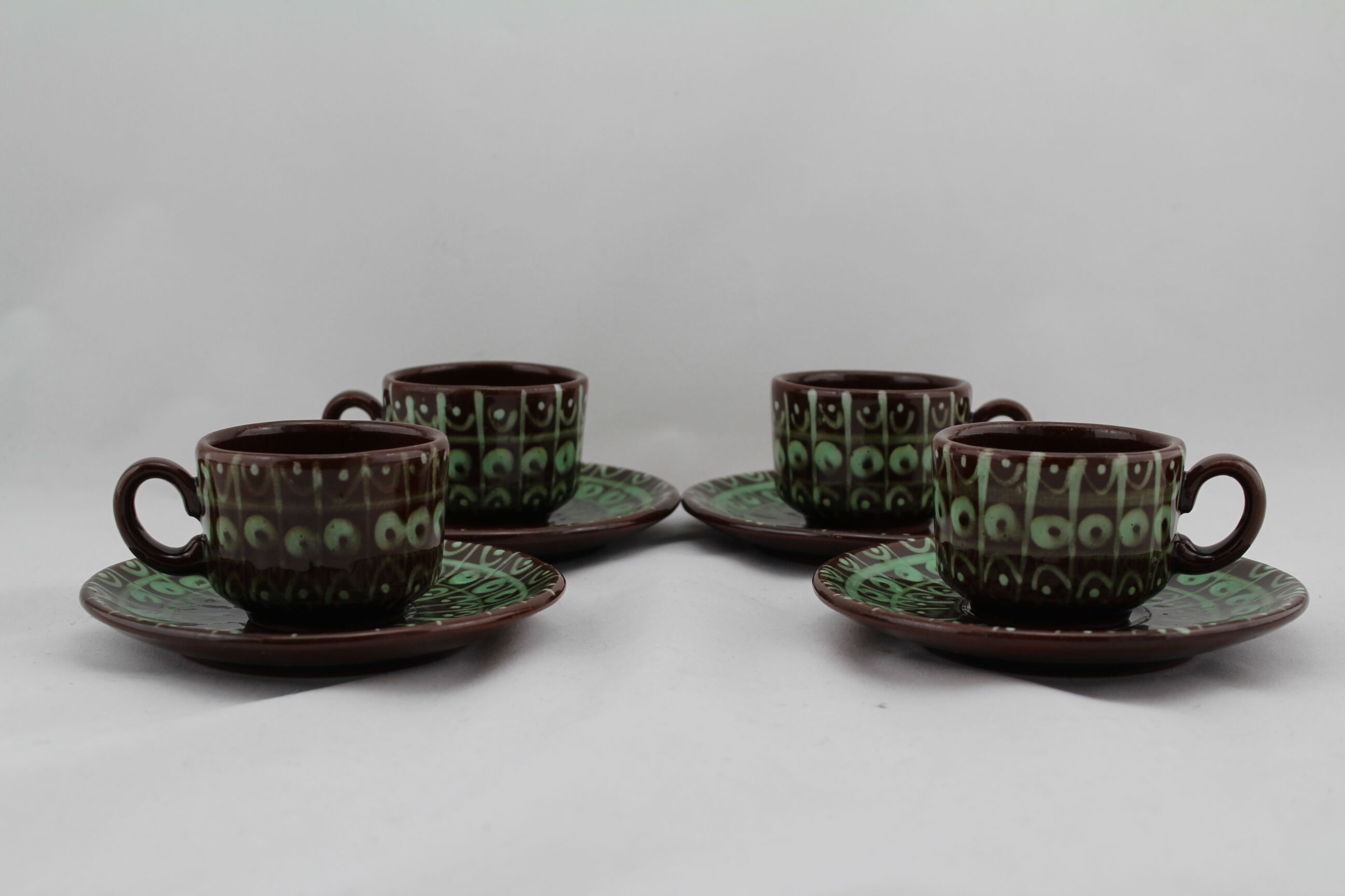 Lot cups and saucers ceramic