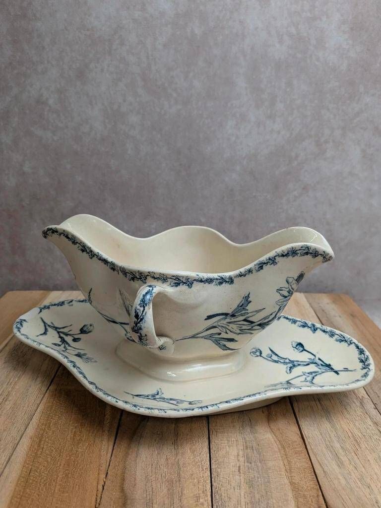 Antique sauce boat in Lunéville ironstone – Marguerite model – Blue decoration