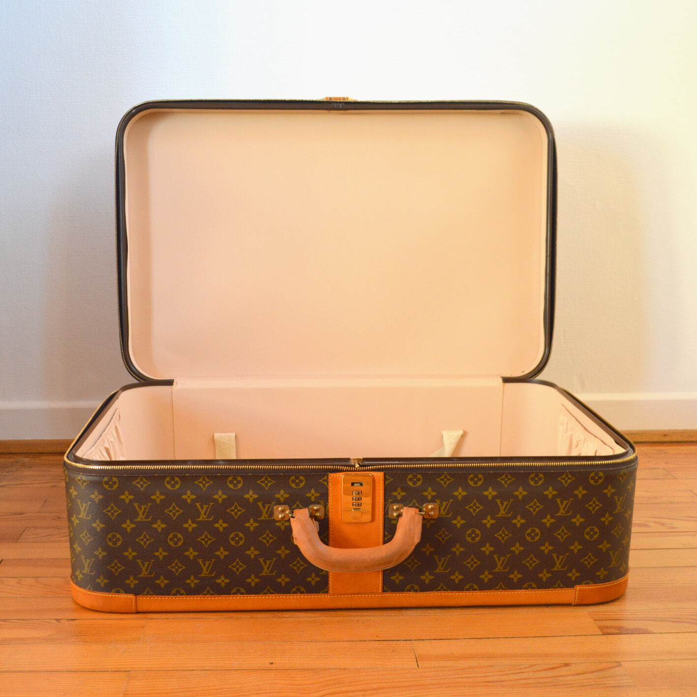 Louis Vuitton Stratos 80 suitcase