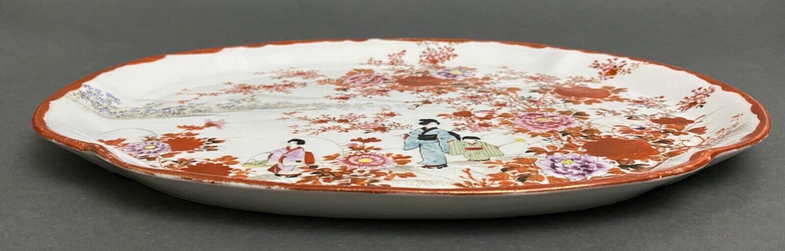 Chinese porcelain dish 1900 floral decoration and characters