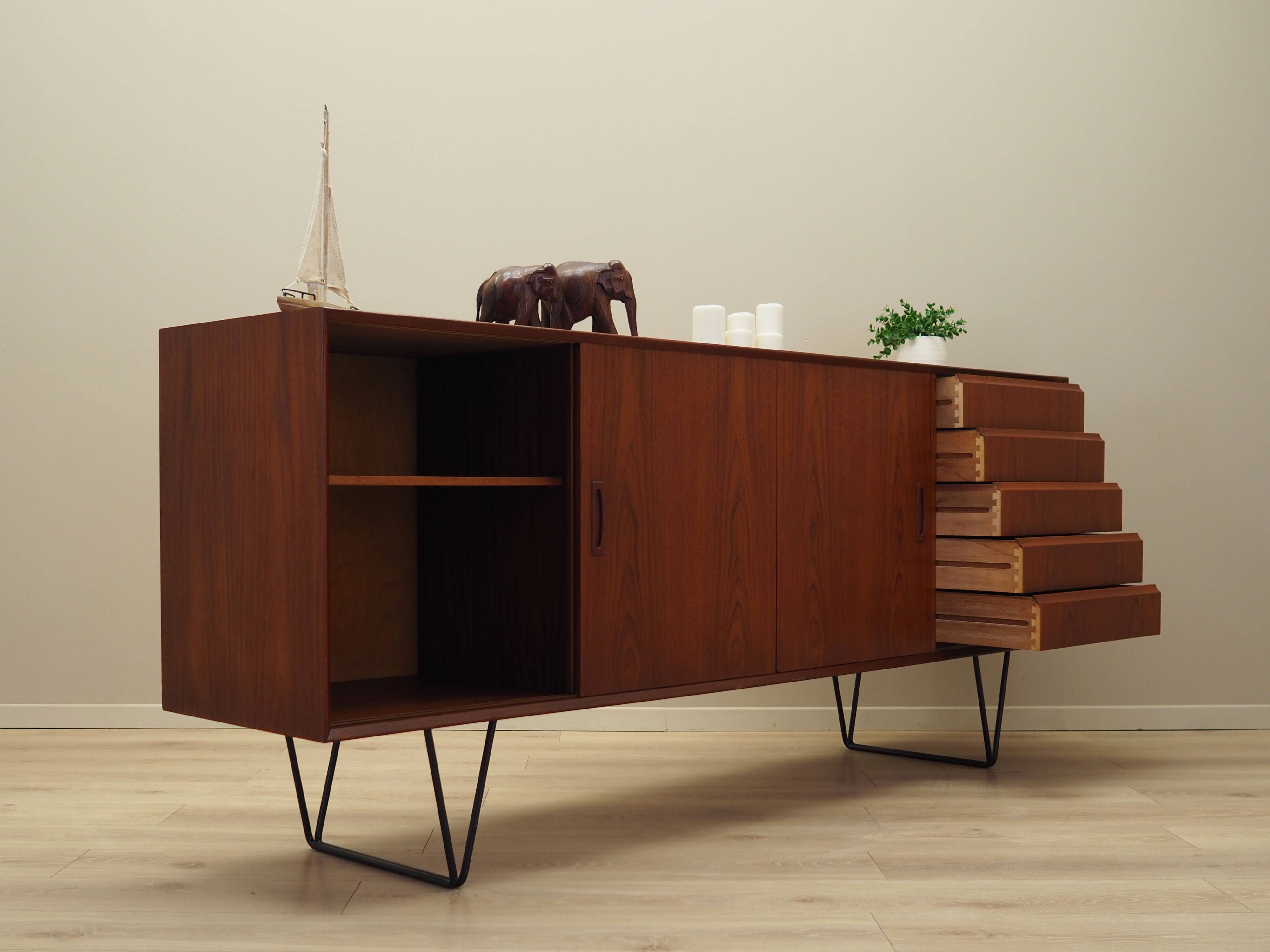 Buffet en teck, design danois, années 1970, production : Danemark