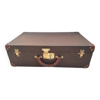 Louis Vuitton suitcase from 1920 in vuittonite