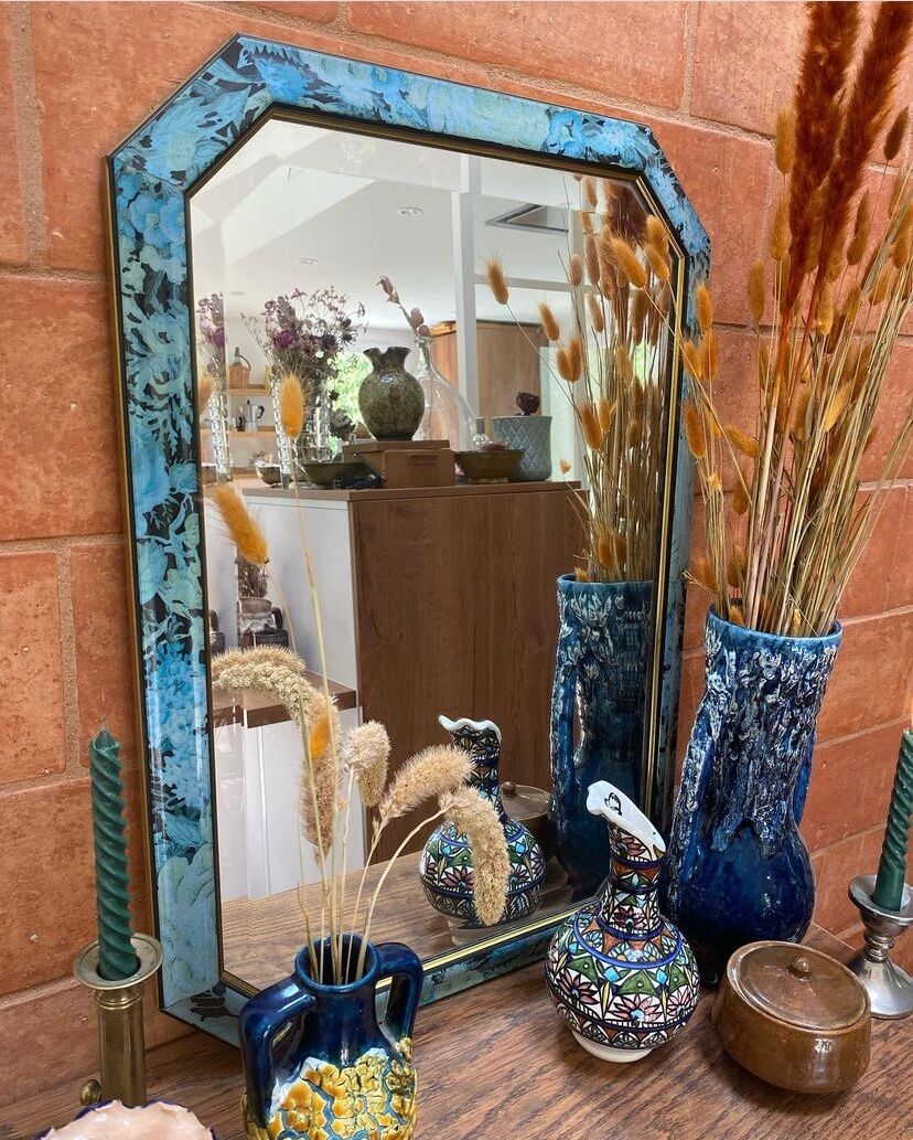 Old octagonal mirror beveled in painted wood, 68x48 cm