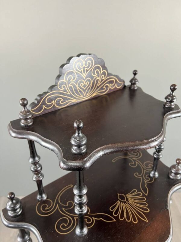 Étagère Napoléon III en bois noirci, fin XIXe siècle