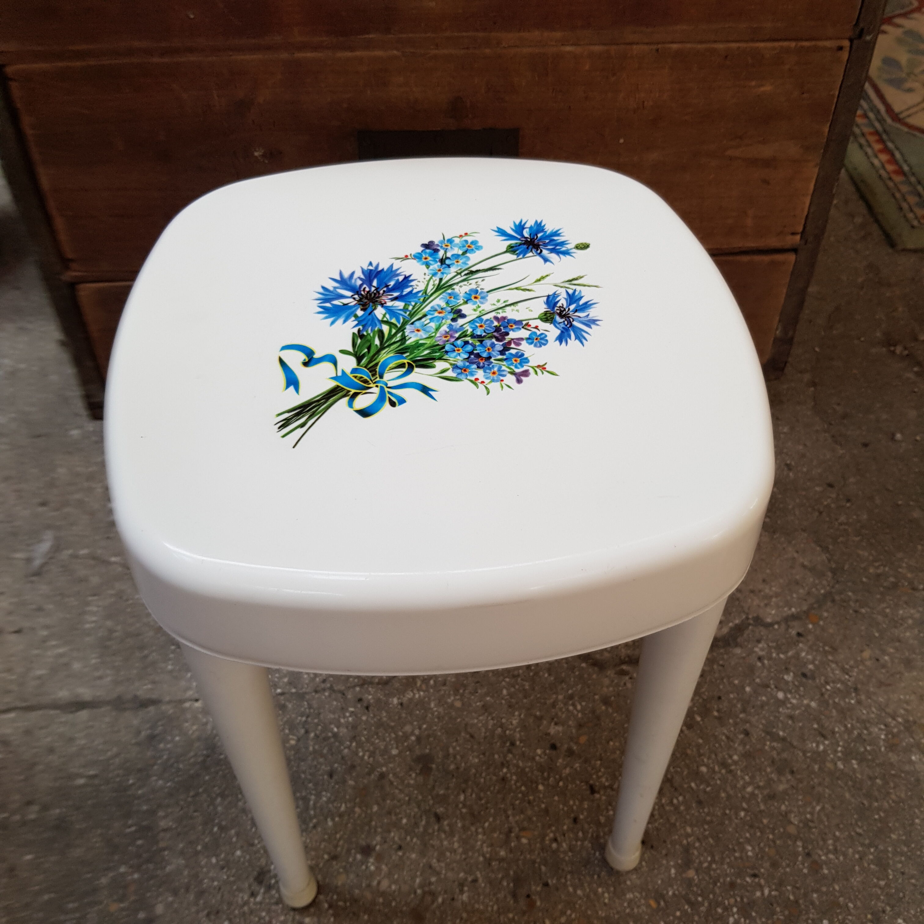 Syla stool
