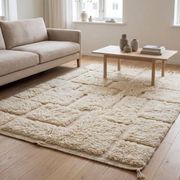 Handmade traditional Berber rug in natural wool, size 1.5/2.5 m.