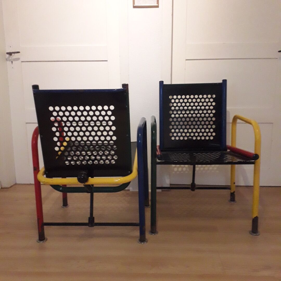 Paire de chaises cubistes en métal France des années 1950.