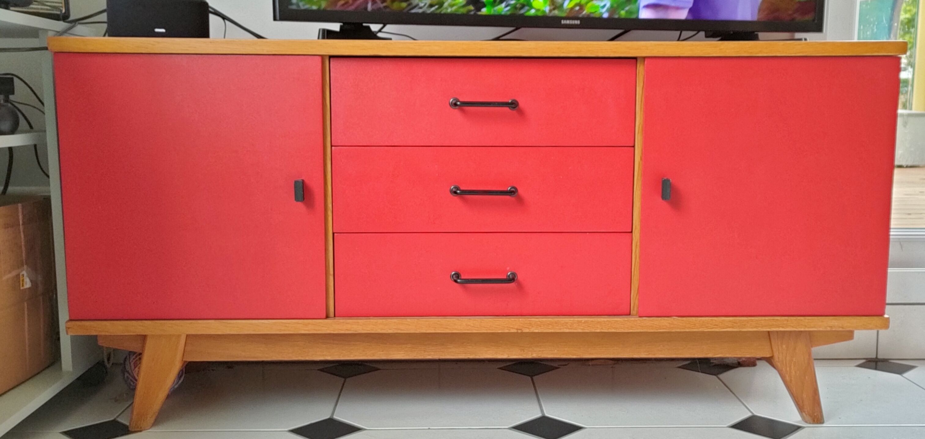 Sideboard massif red 50s compass