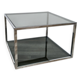 Table d'appoint des années 1970 en acier avec deux étagères en verre fumé.